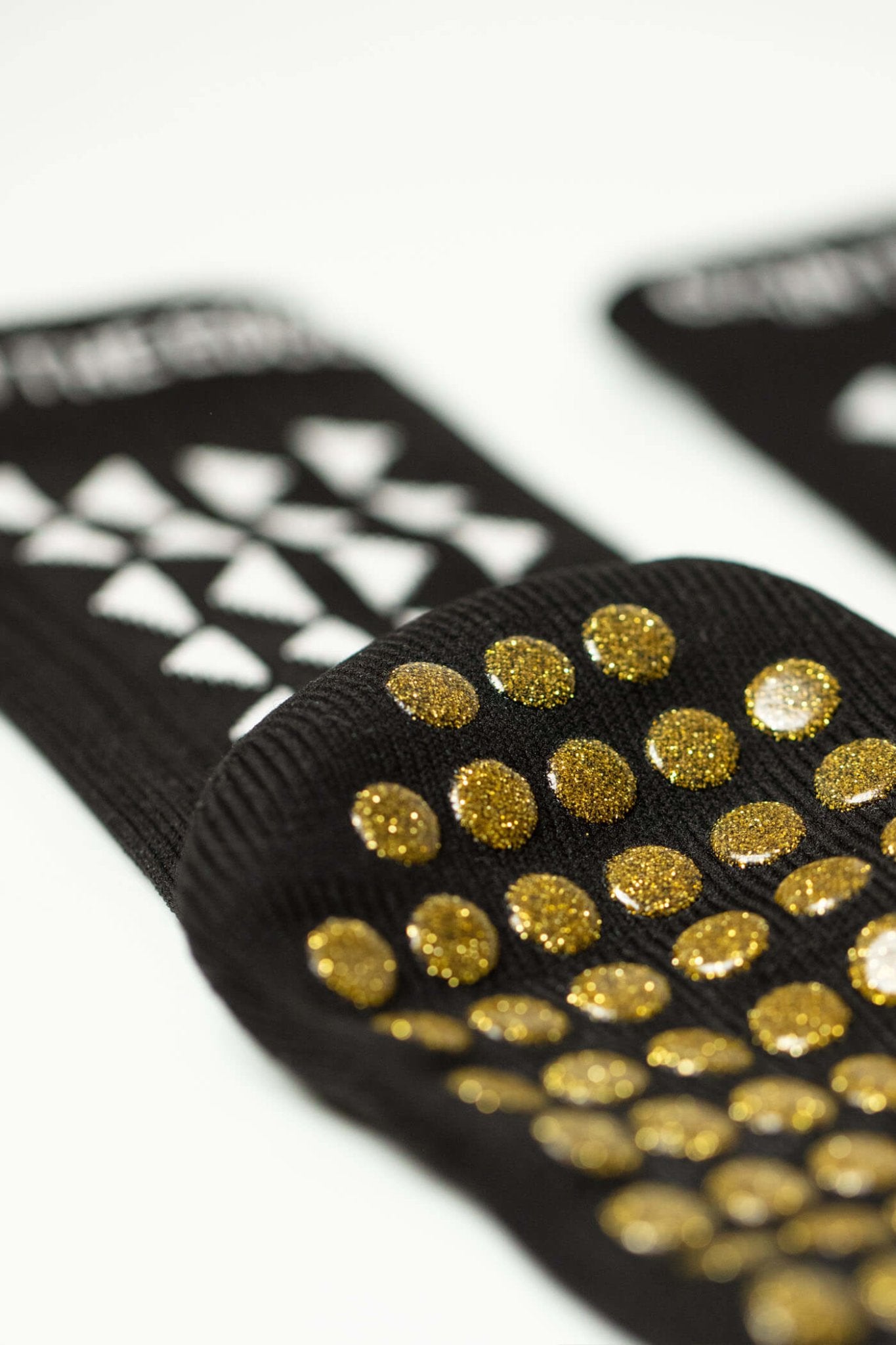 LIMITED EDITION GRIP SOCKS 2.0 - Black & Gold Grip - Gain The Edge US